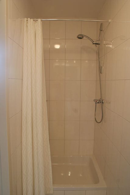 De douches van de vakantie appartementen in limburg